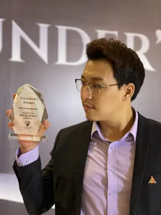 Chit Ko Ko Hlaing with the Founder's Award